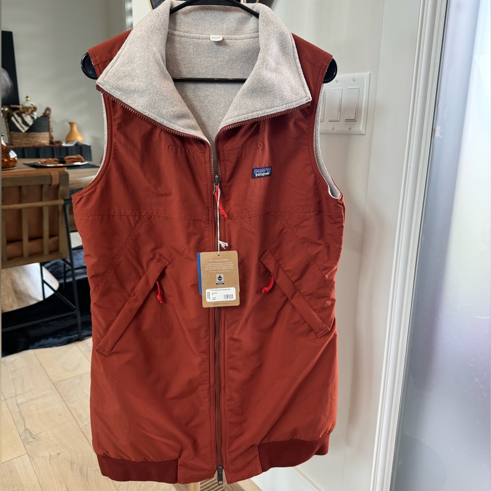 Women’s Patagonia Barn Red Shelled Synch Reversible Vest Size Medium BNWT